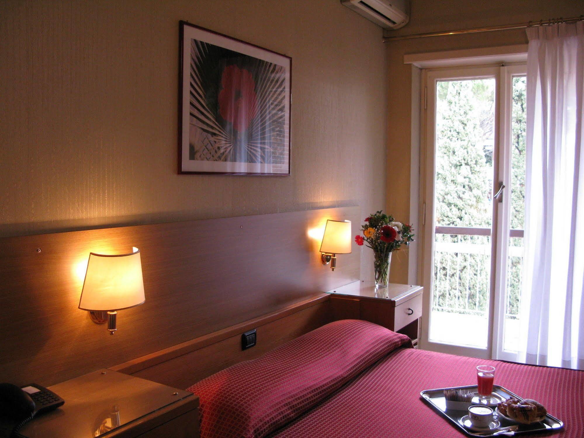York Hotel Рим Екстериор снимка
