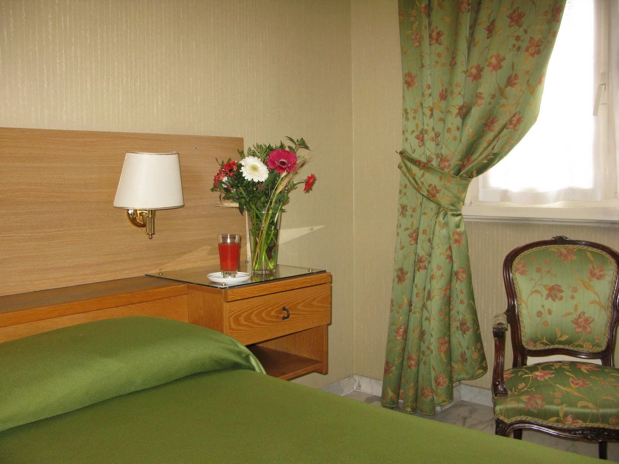 York Hotel Рим Екстериор снимка