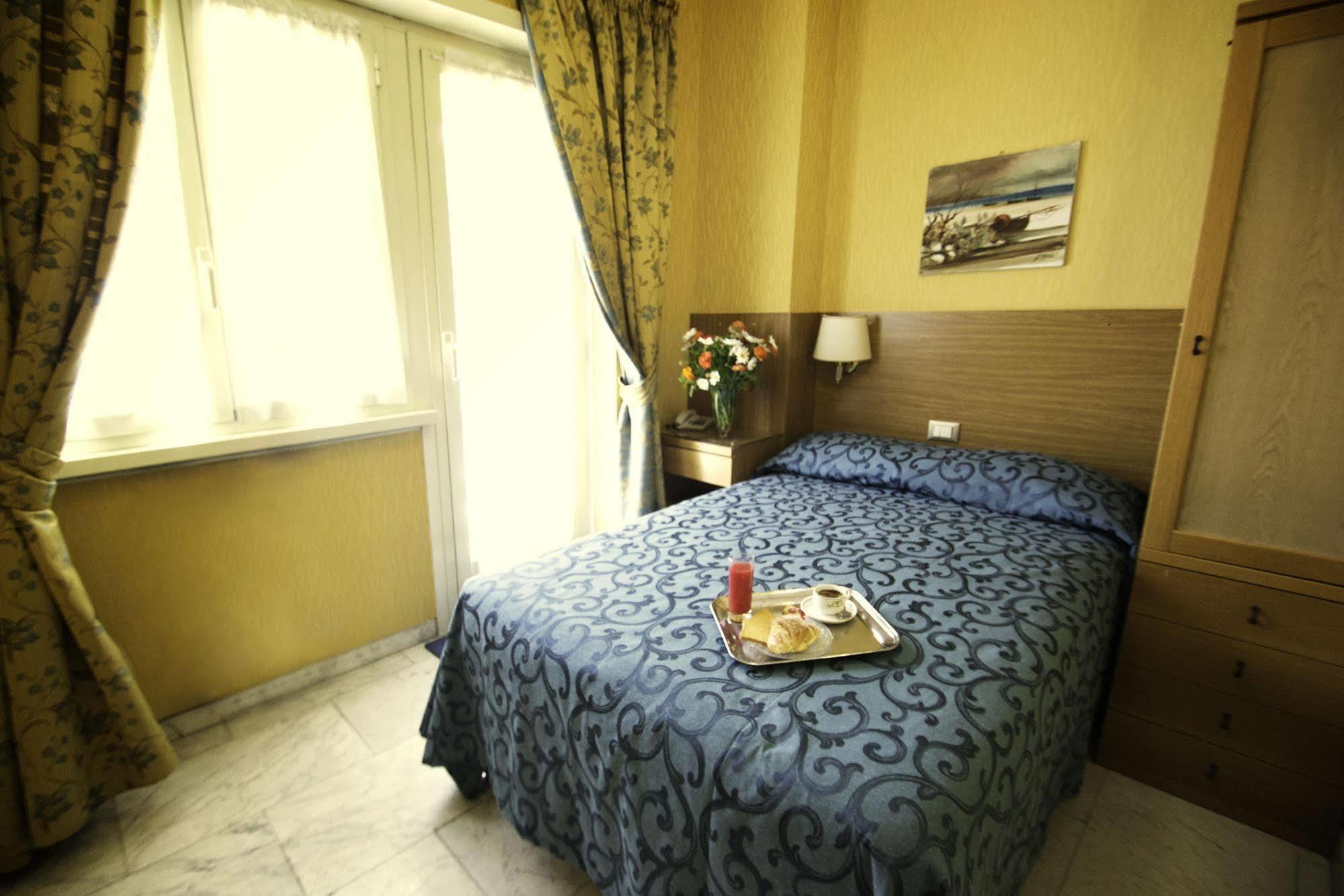 York Hotel Рим Екстериор снимка
