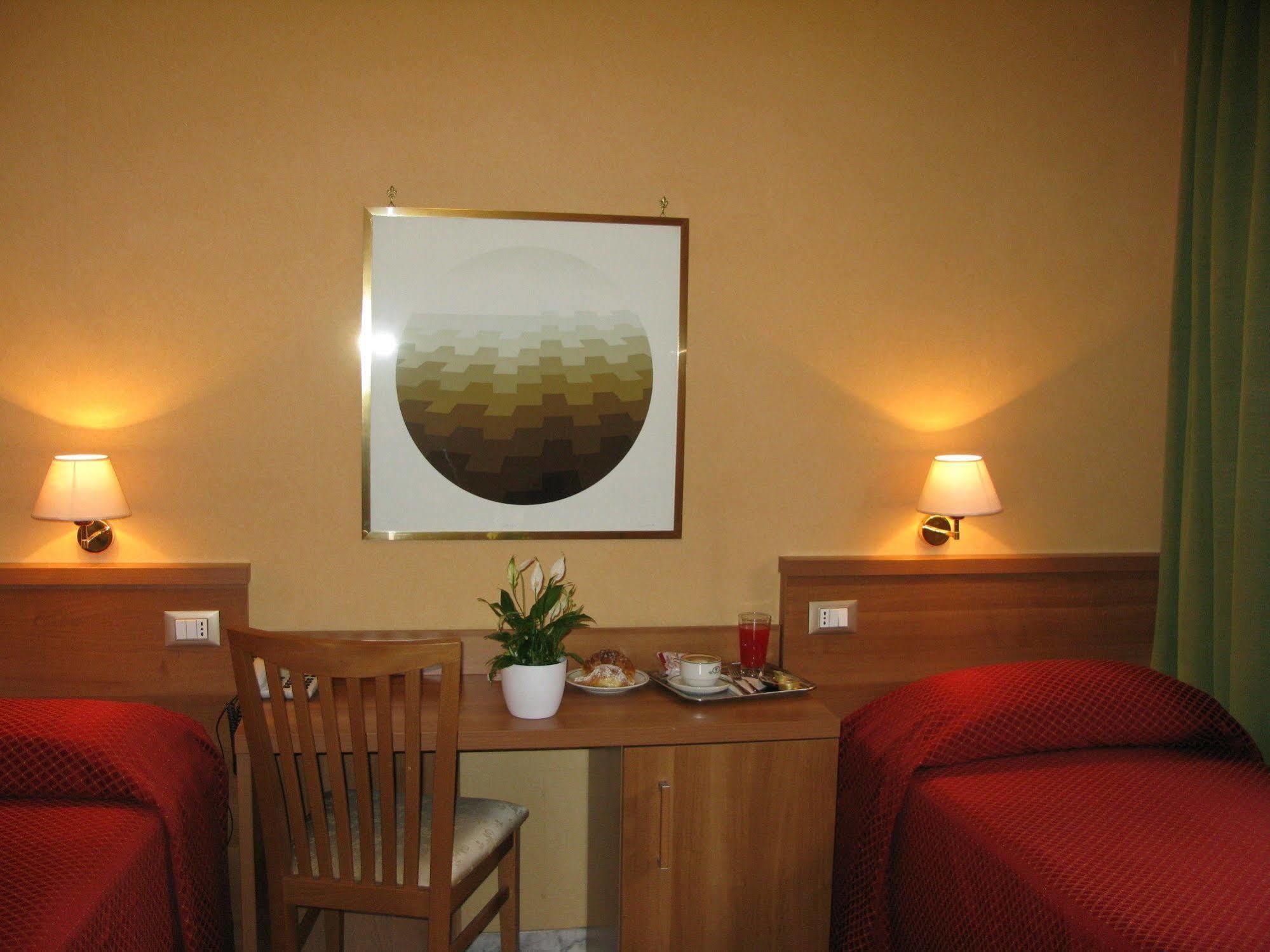 York Hotel Рим Екстериор снимка