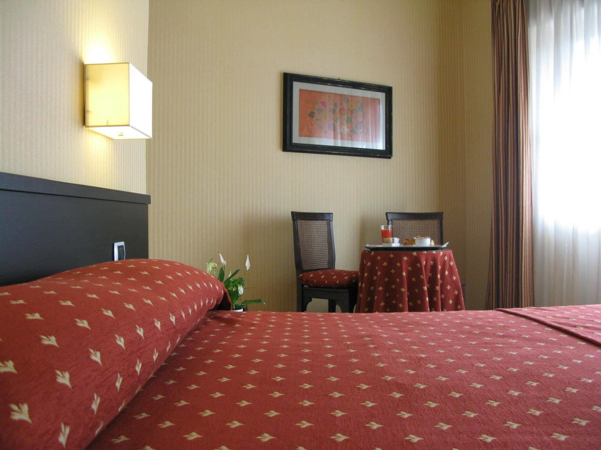 York Hotel Рим Екстериор снимка