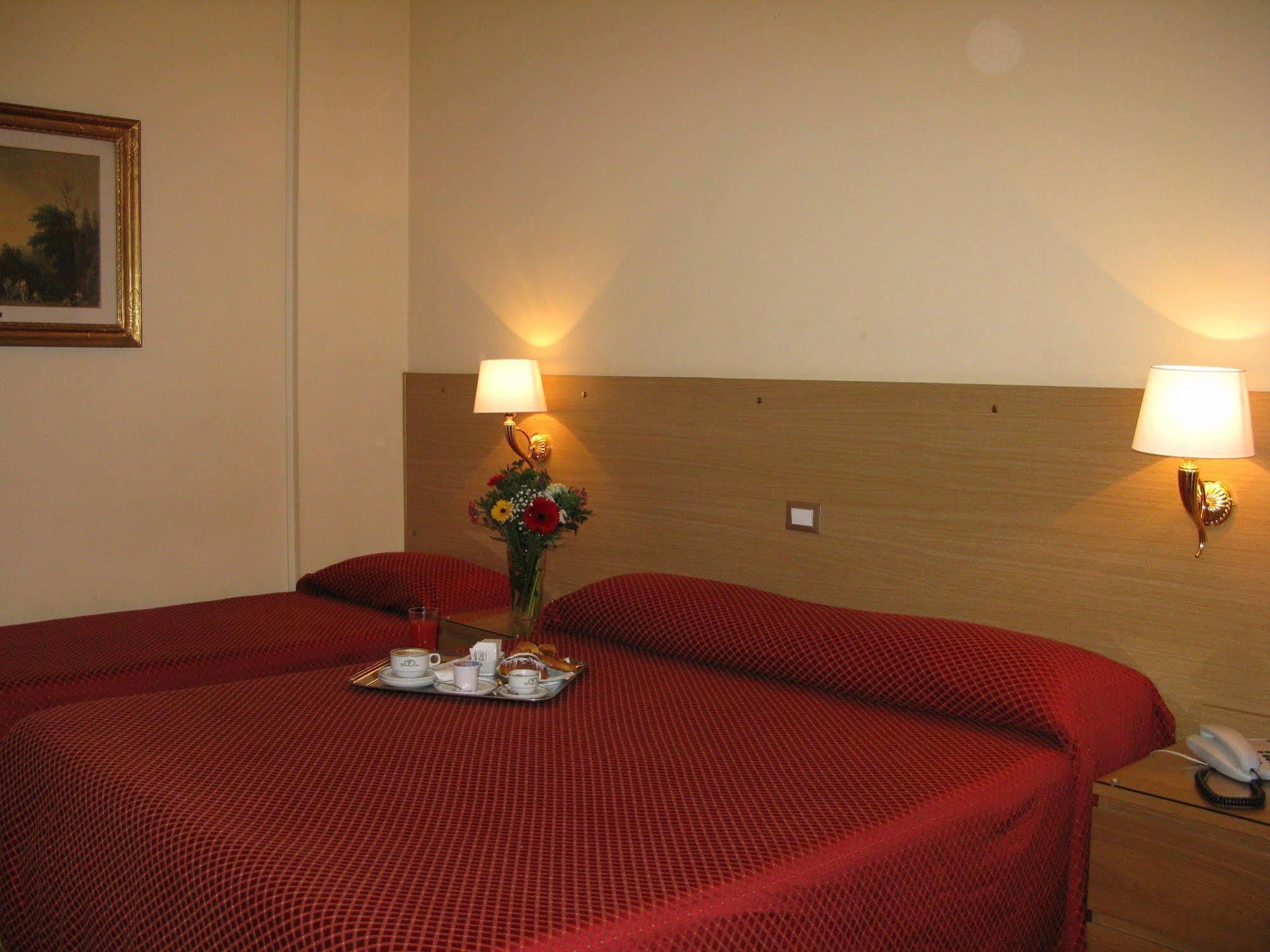 York Hotel Рим Екстериор снимка