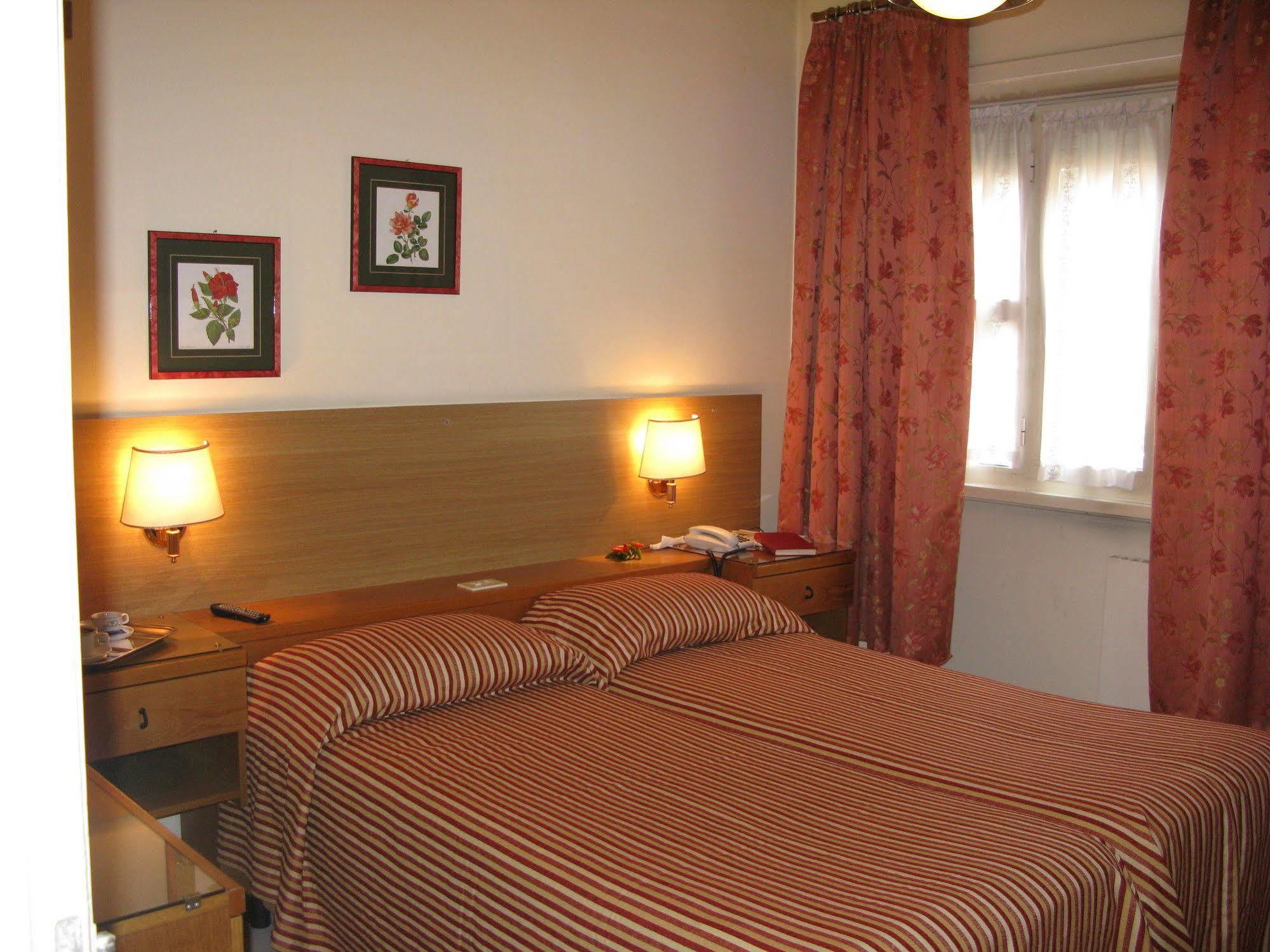 York Hotel Рим Екстериор снимка